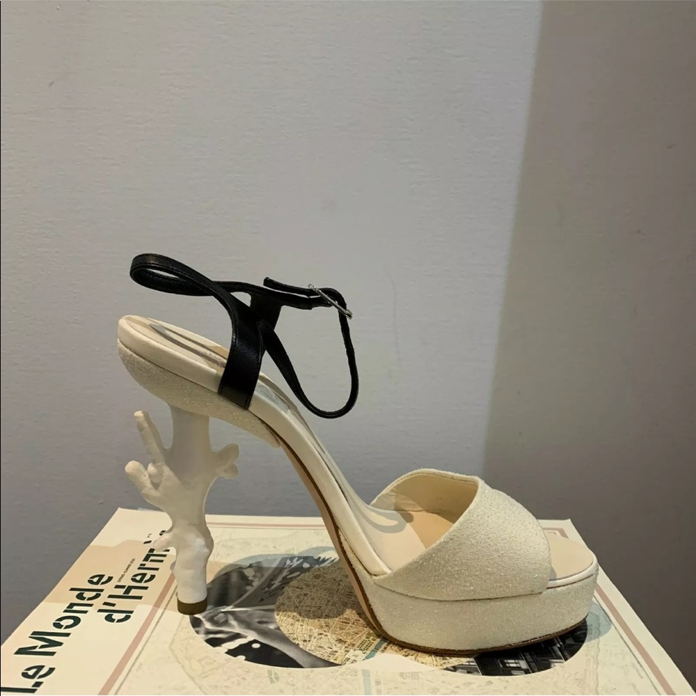 CHANEL 12P Coral Heel Sandals Sz39.5 New with Box - Picture 3 of 12